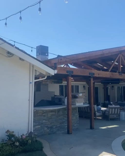 Outdoor living by R Twins Construction
