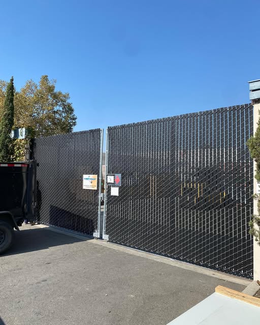 Fences & gates by R Twins Construction
